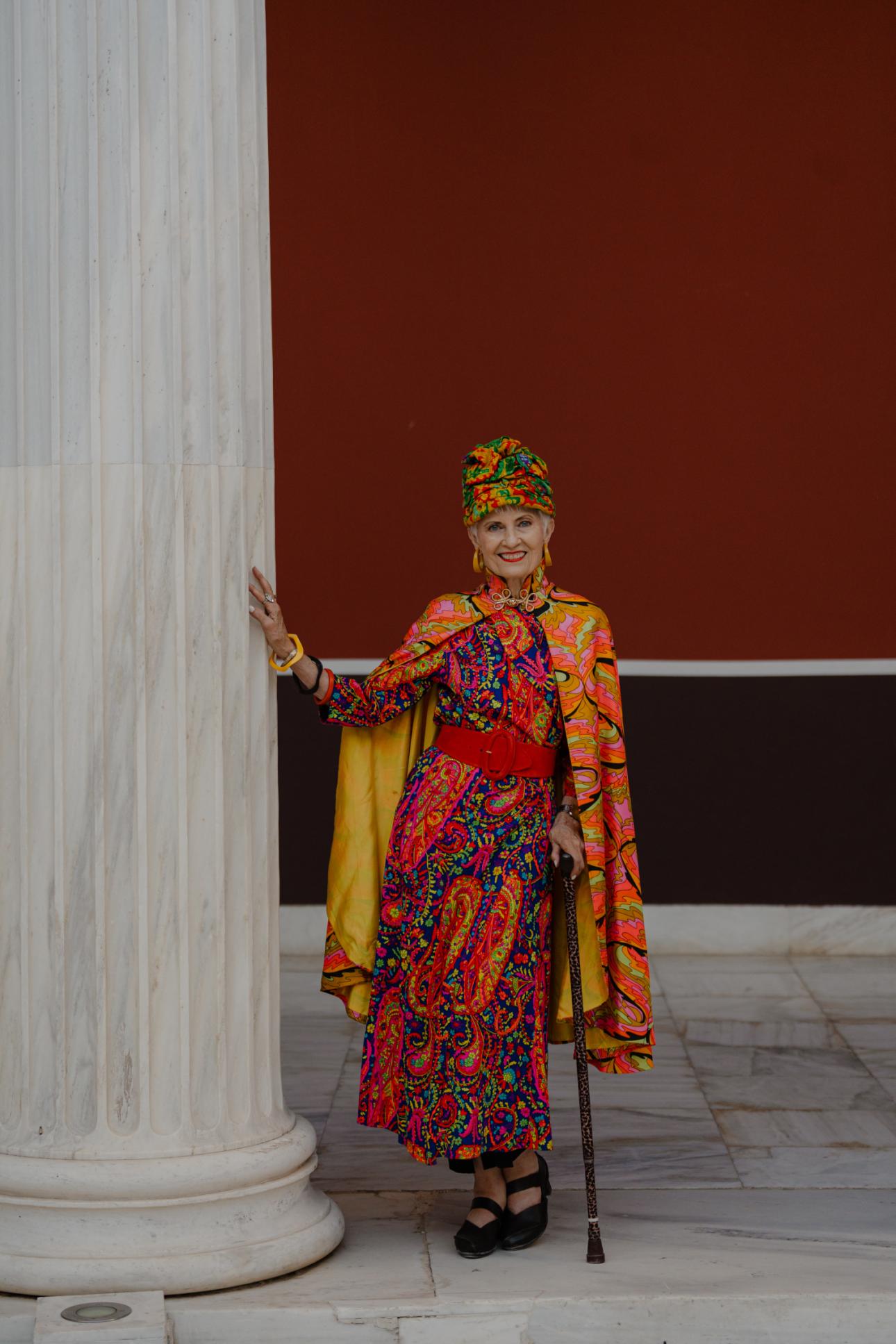  Η Judith Boyd στο πλευρό του Ari Seth Cohen, γεμάτη χρώμα και ενέργεια./Φωτογραφία Παναγιώτης Μάλλιαρης για το Bovary. 