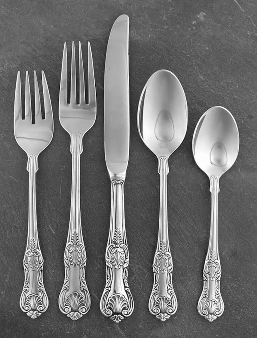 Η  σειρά μαχαιροπίρουνων Hillsborough της εταιρείας Lunt Silversmiths/ Φωτογραφία: Replacements, Ltd.