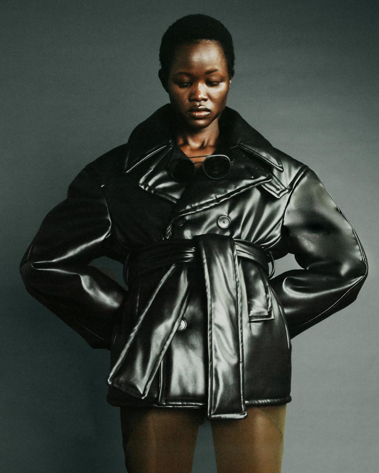  ﻿Η ρευστότητα του υφάσματος γίνεται αρχιτεκτονική, χαρακτηριστικό στοιχείο του Atlein. 