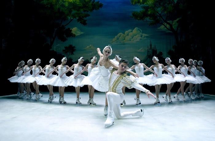 Στο Christmas Theater