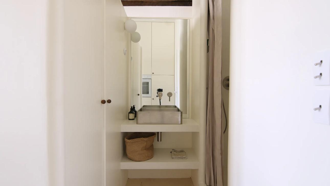 Το μπάνιο/  Φωτογραφία: Duny Architecture   