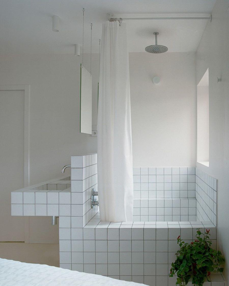 Το μπάνιο/ Φωτογαφία: Instagram/ @yellowtrace  