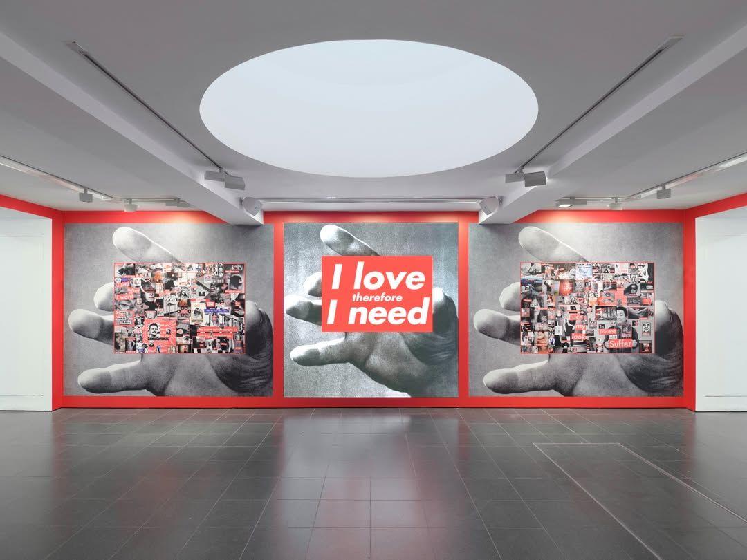 Έργο της Barbara Kruger που παρουσιάστηκε στην Serpentine Gallery, στο Λονδίνο/ Φωτογραφία: Serpentine Gallery 