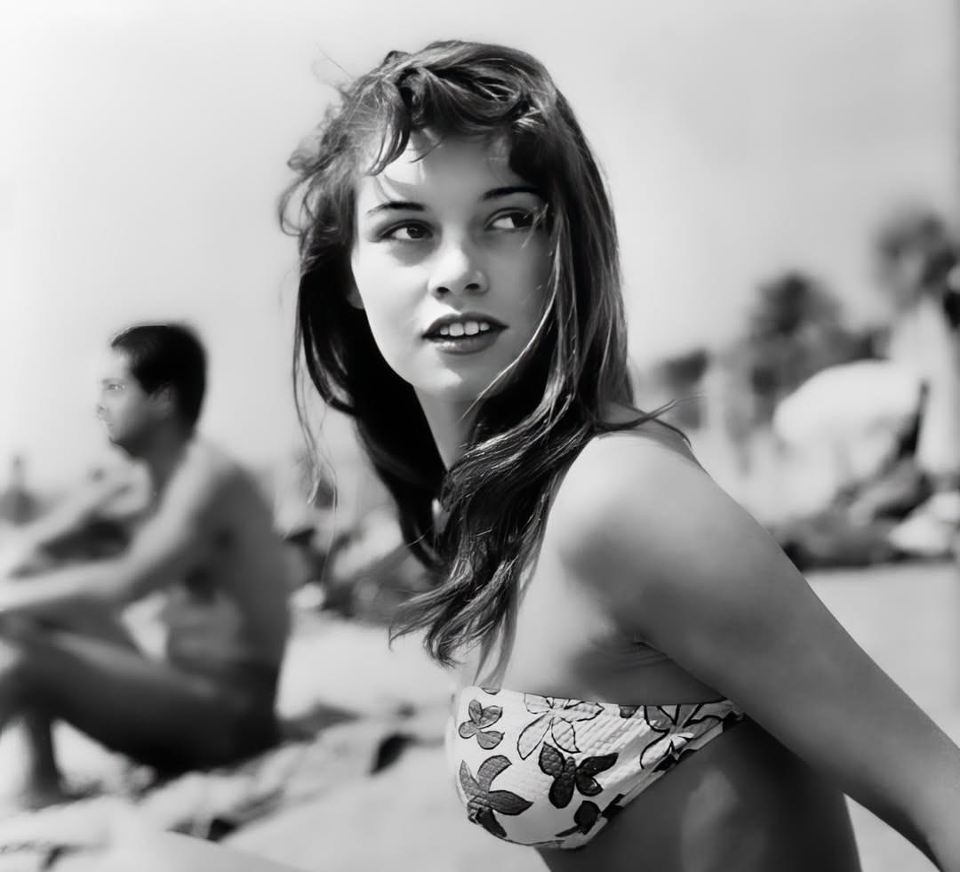 Η Μπριζίτ Μπαρντό με μπικίνι το 1953 στις Κάννες/ Φωτογραφία: Instagram/ @vintageous_classic