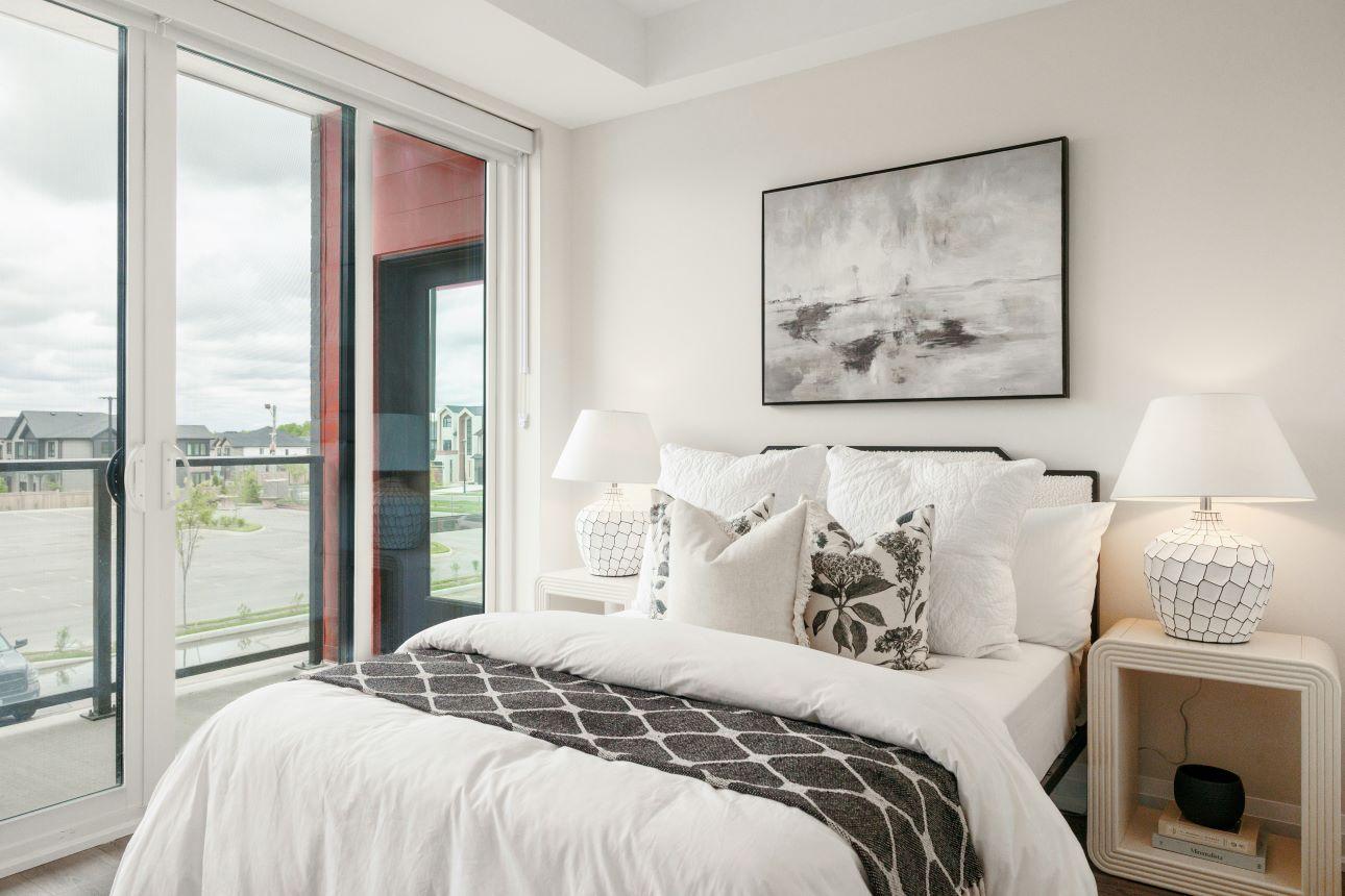 Χρειάζεται μέτρο στα διακοσμητικά μαξιλάρια στο κρεβάτι/ Φωτογραφία: Unsplash