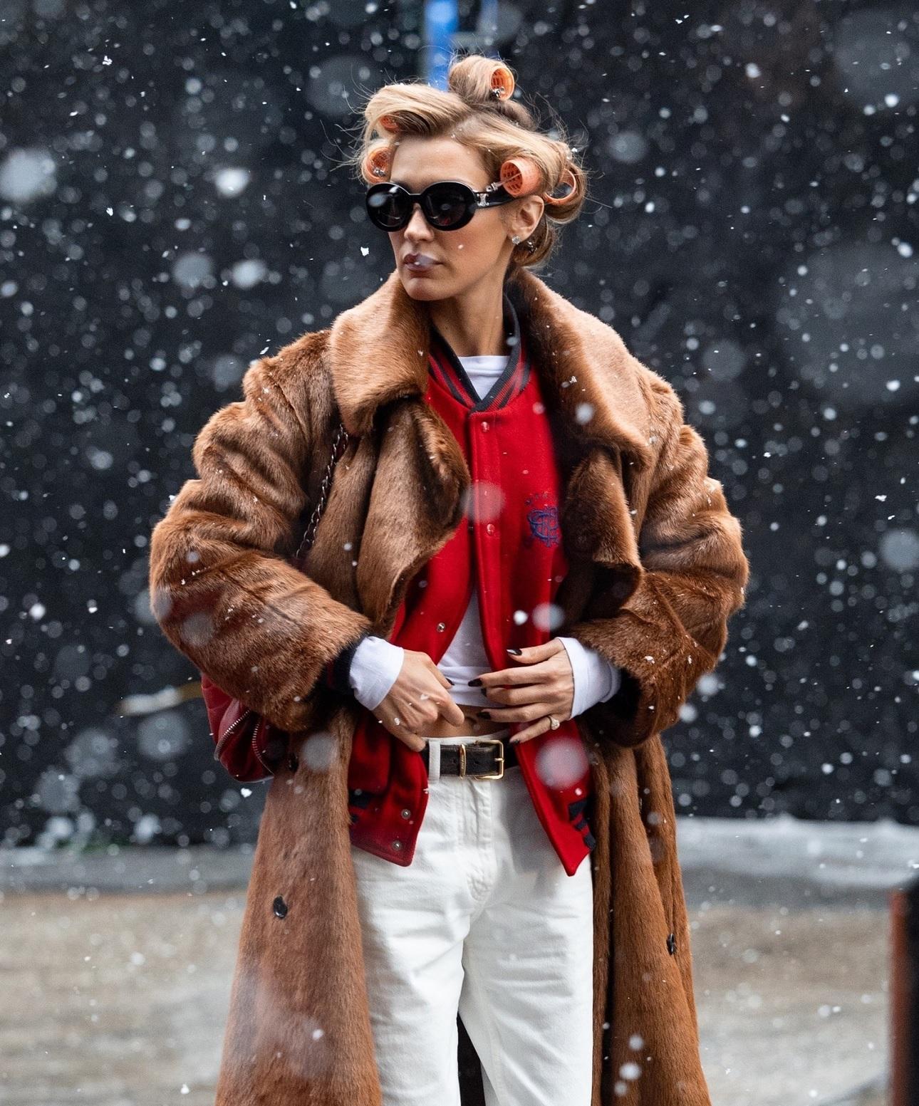 Η Μπέλα Χαντίντ φωτογραφίζεται στο χιόνι/Φωτογραφία: BACKGRID 