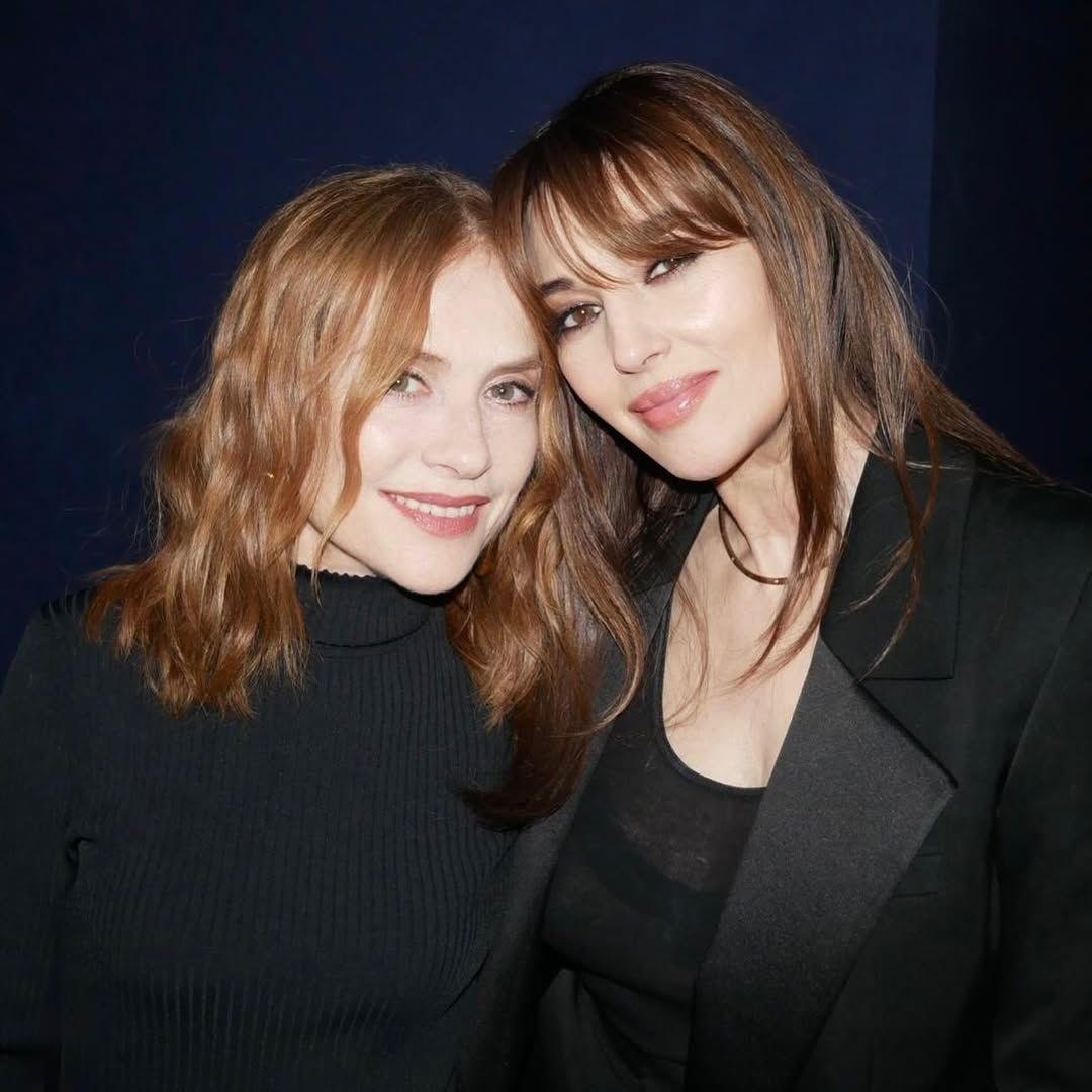 Η Μόνικα Μπελούτσι με την Ιζαμπέλ Ιπέρ στην εκδήλωση για την επέτειο για των 200 χρόνων του Le Figaro/ Φωτογραφία: ﻿Shutterstock Editorial / Profimedia  