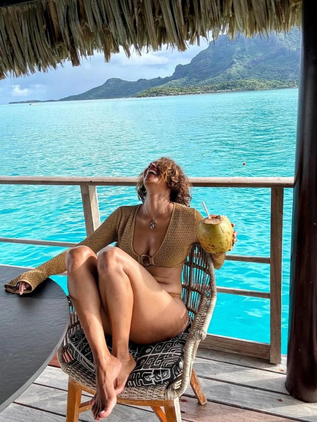 Η Χάλι Μπέρι με μπικίνι/ Φωτογραφία: Instagram/ @halleberry 