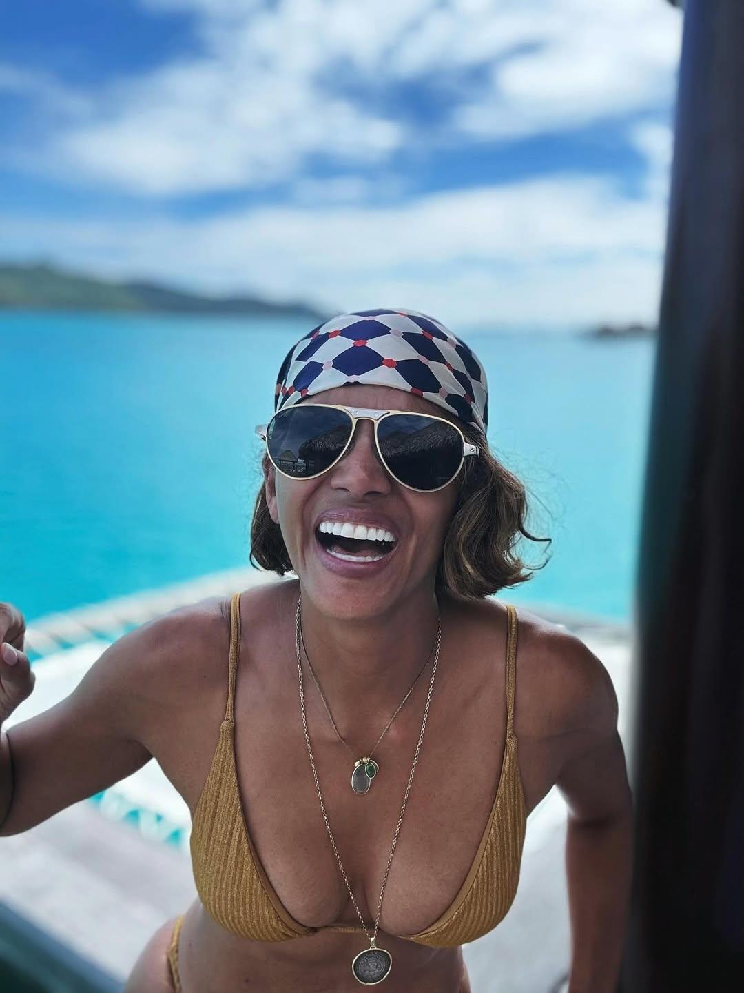 Η Χάλι Μπέρι με μπικίνι/ Φωτογραφία: Instagram/ @halleberry