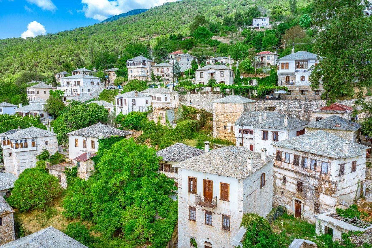 Από τον Βόλο μπορείτε να βρεθείτε σε σύντομο χρονικό διάστημα στα πιο φημισμένα χωριά του Πηλίου. Φωτογραφία: Shutterstock