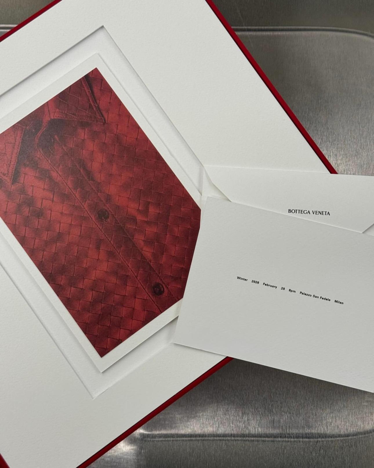  ﻿FW26, η Bottega Veneta στέλνει μια ζωγραφιά αντί για πρόσκληση 