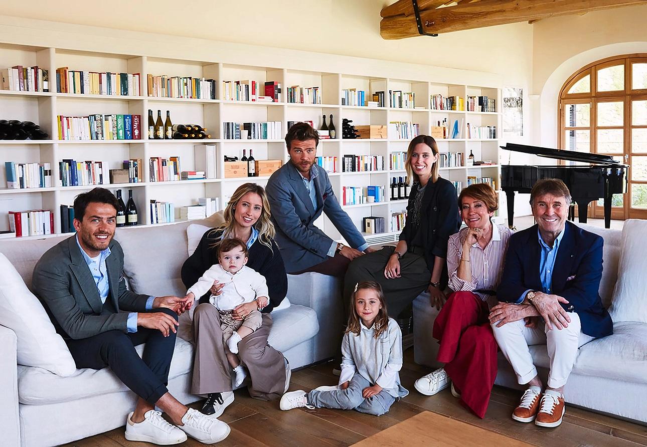 The Cucinelli family. Από τα αριστερά Riccardo, Camilla, Penelope, Vittoria, Alessio, Carolina, Federica και Brunello