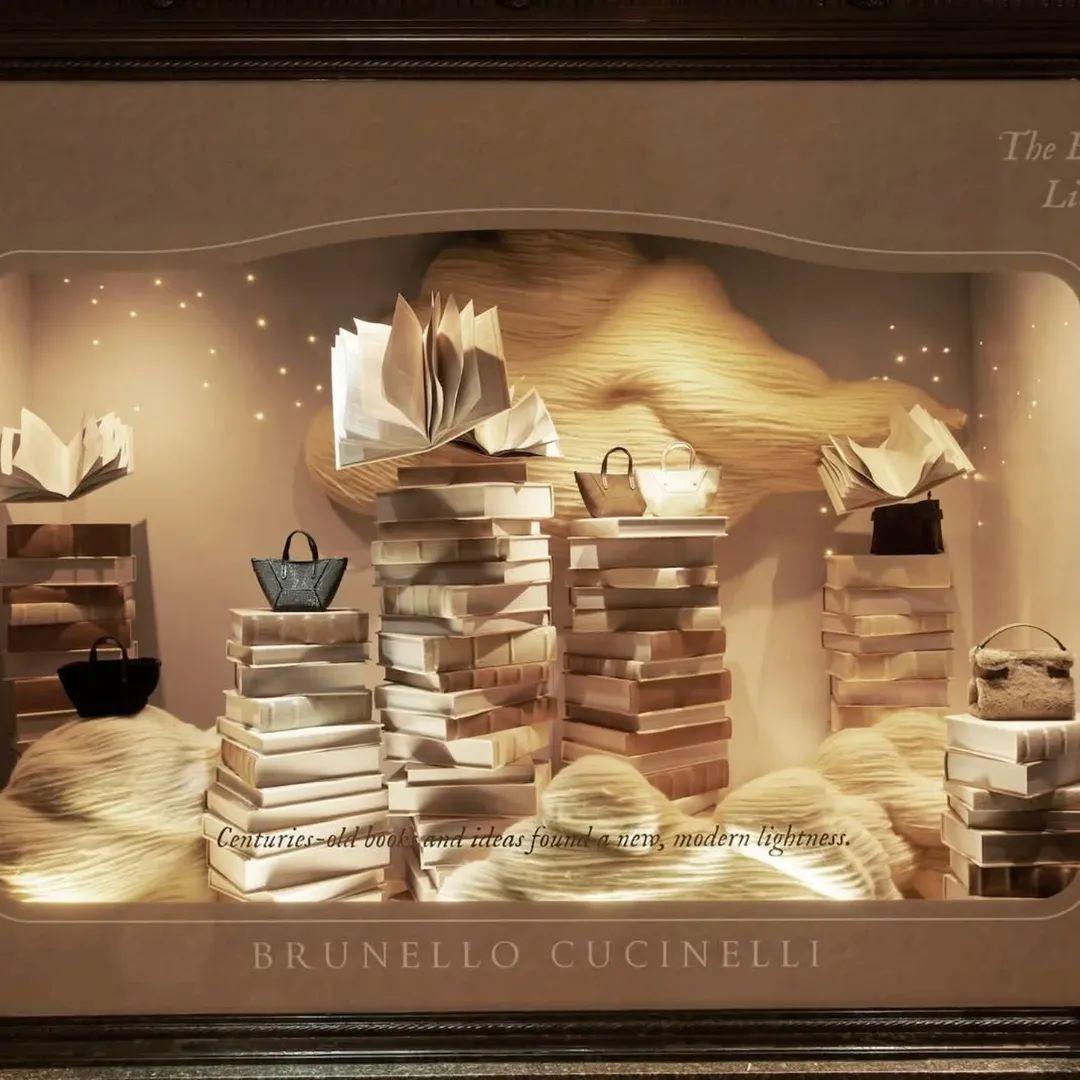 Οι βίτρινες του Harrods από τον Brunello Cucinelli/ Φωτογραφία: Instagram/ @cpp_luxury 