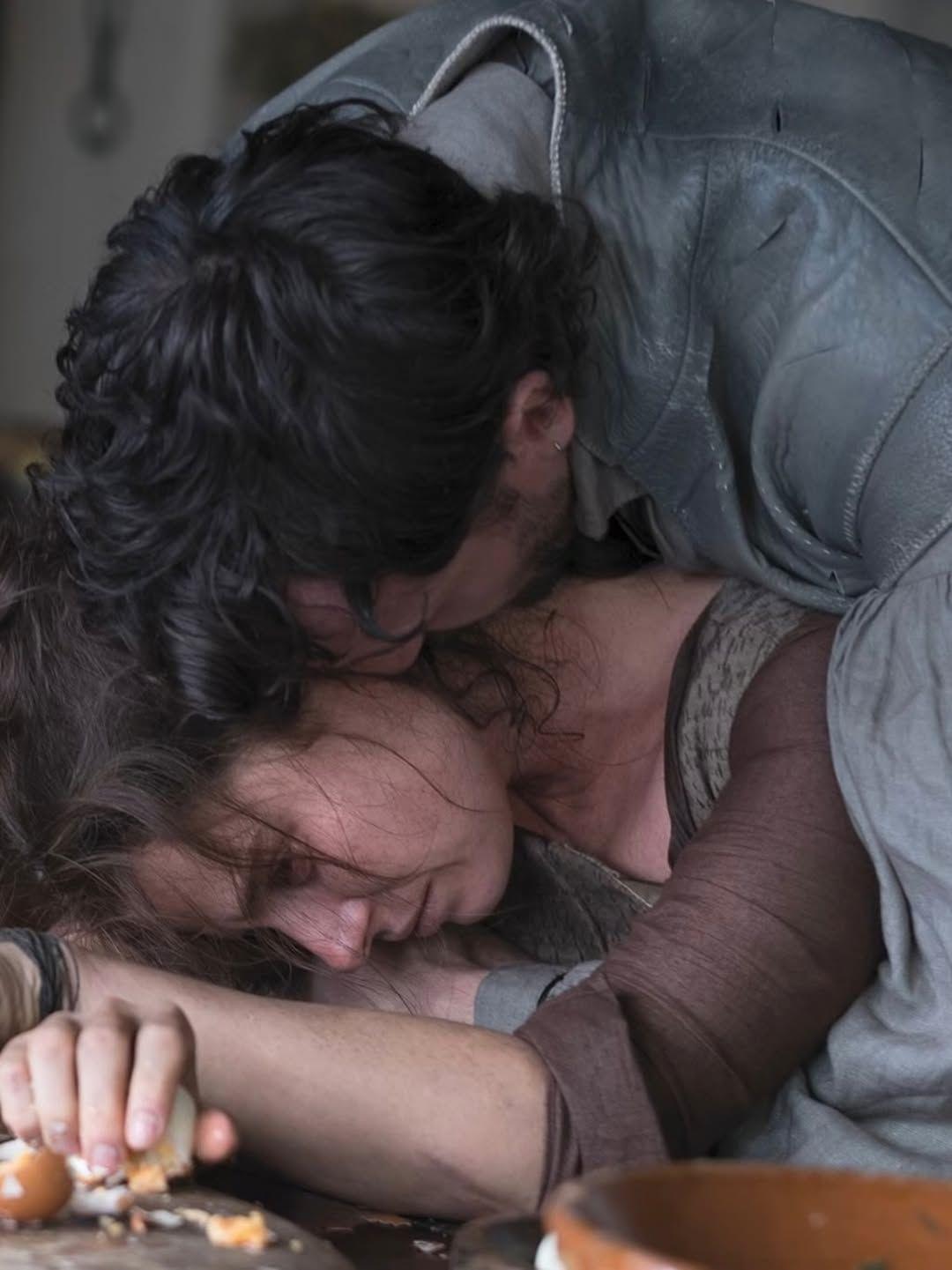 Η Τζέσι Μπάκλεϊ σε σκηνή από την ταινία «The hamnet», μαζί με τον PAul Mescal/ Φωτογραφία: Instagram/ @paulmescal