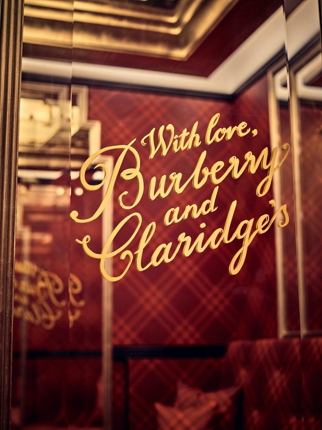 Χριστουγεννιάτικες ευχές από την Burberry/ Courtesy of Burberry