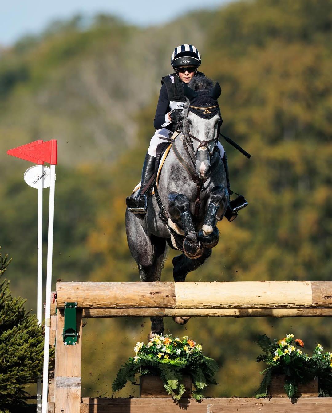 Η Edie Cambell σε αγώνα ιππασίας/ Φωτογραφία: Instagram/ @ediebspencer