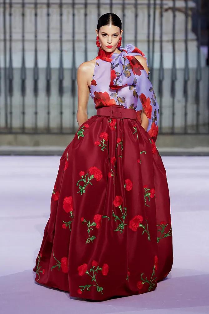 Μακριά φούστα με όγκο από την Carolina Herrera/Φωτογραφία: Carolina Herrera