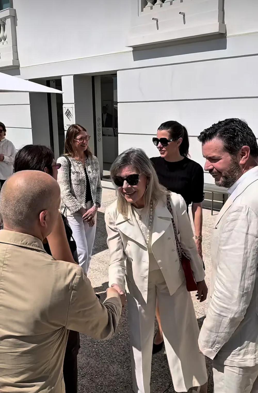 Η Καρολίνα του Μονακό με το λευκό σύνολο/ Φωτογραφία: Instagram/ @palaisprincierdemonaco