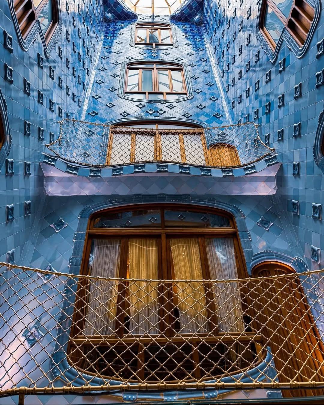 Άποψη της αποκατεστημένης Casa Battlo του Αντόνι Γκαουντί/ Φωτογραφία: Instagram/ @casabatllo