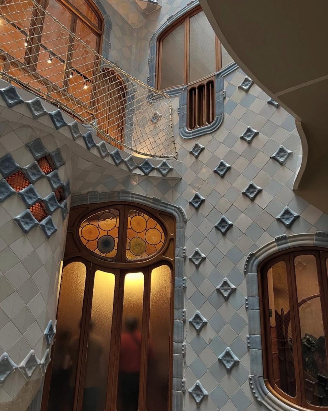 Άποψη της αποκατεστημένης Casa Battlo του Αντόνι Γκαουντί/ Φωτογραφία: Instagram/ @casabatllo