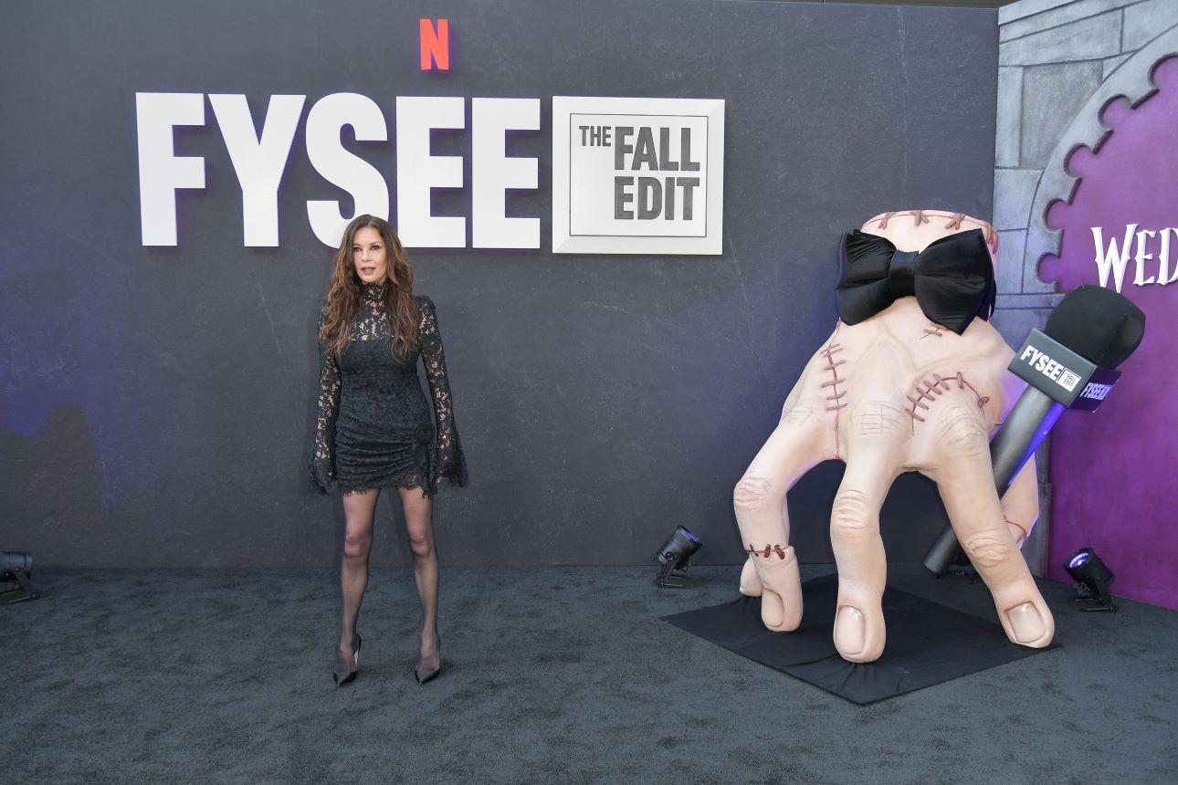 Η Κάθριν Ζέτα Τζόουνς με το δαντελένιο μίνι φόρεμα/ Φωτογραφία: AP 