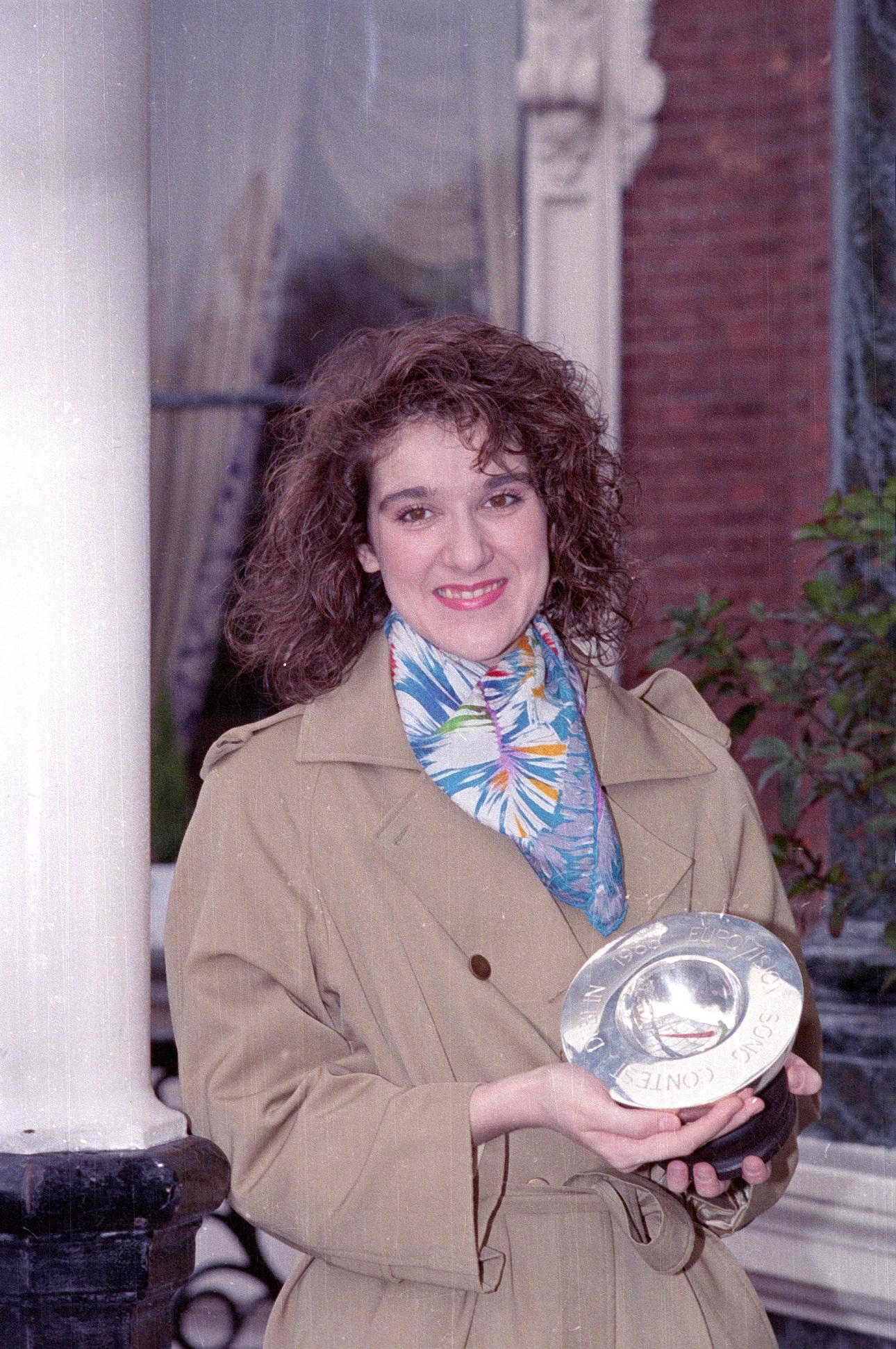 Η Σελίν Ντιόν με το βραβείο της Eurovision το 1988/ AP Images