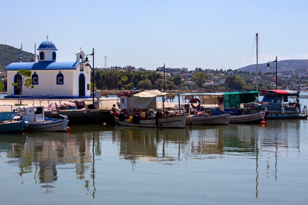 Η περιοχή Νέα Αρτάκη έχει πολλά ταβερνάκια 