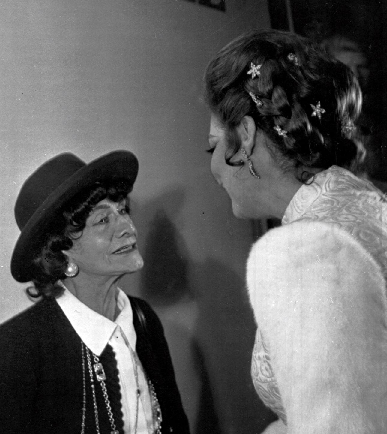 Η Coco Chanel με την Αμερικάνίδα ηθοποιό Άβα Γκάρντνερ το 1968/ Φωτογραφία: AP 