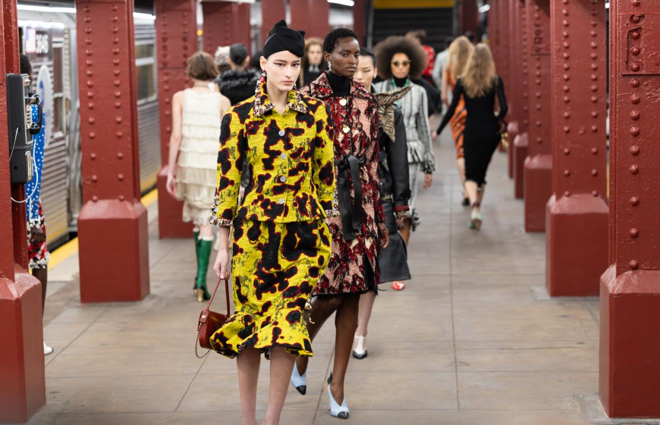  Η πόλη ως σκηνή και η Chanel στο επίκεντρο. 