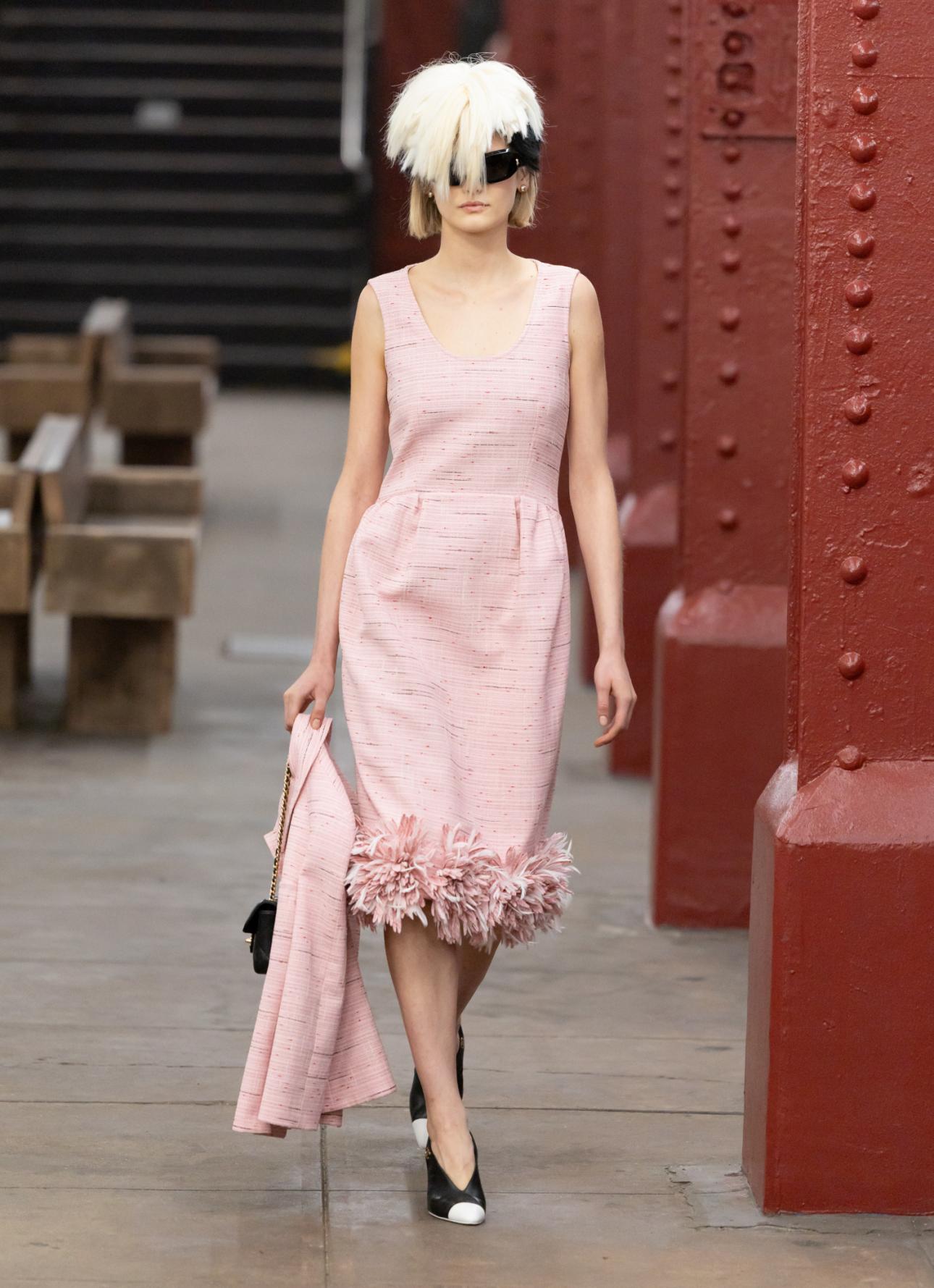  Ρετρό αναφορές, σύγχρονη σκηνοθεσία, η Chanel ανάμεσα σε δύο εποχές. 