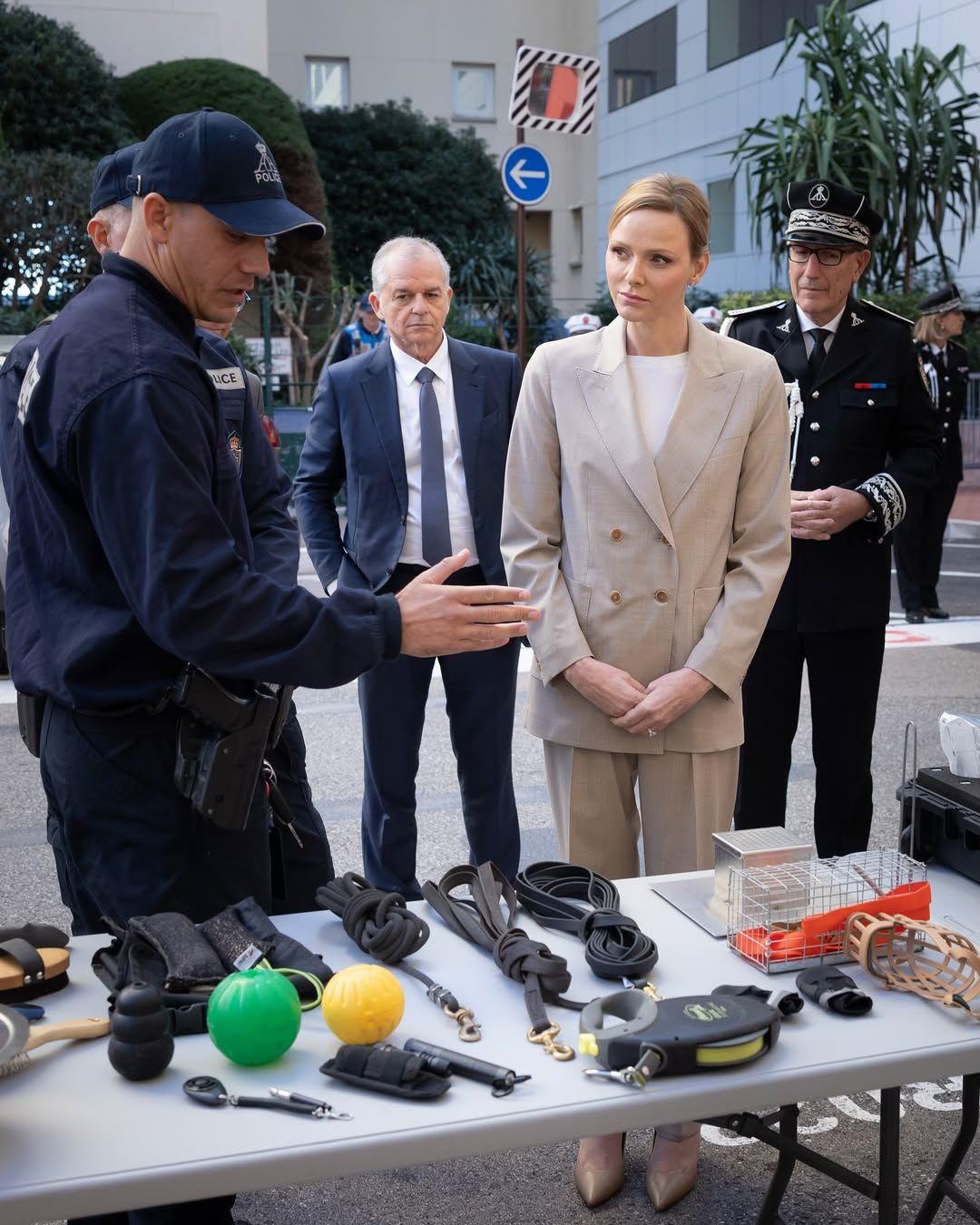 Η πριγκίπισσα Σαρλίν με μπεζ κοστούμι/Φωτογραφία: Instagram/ @Palaisprincierdemonaco