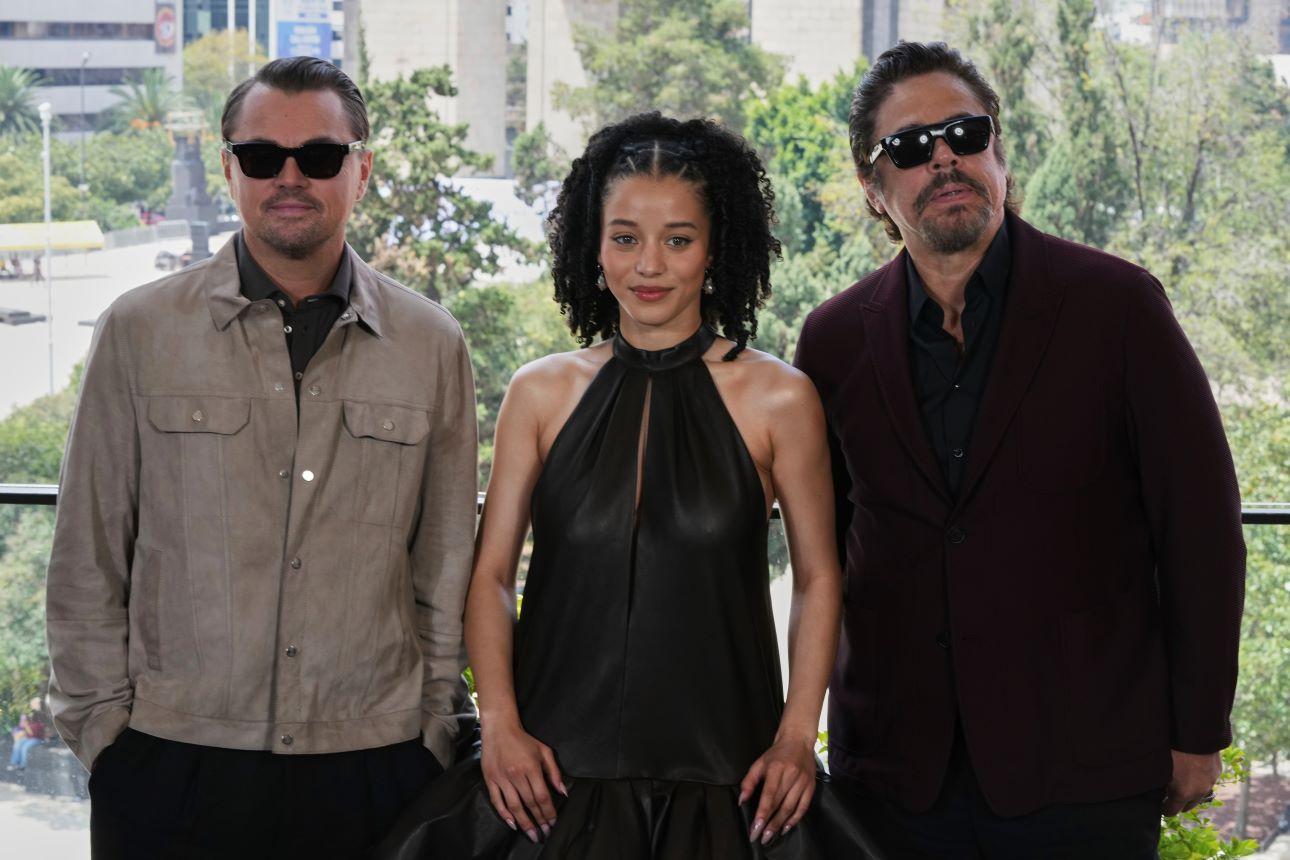 Η Chase Infinity με τον Λεονάρντο ΝτιΚάπριο και τον Μπενίσιο ντελ Τόρο/ Φωτογραφία: AP