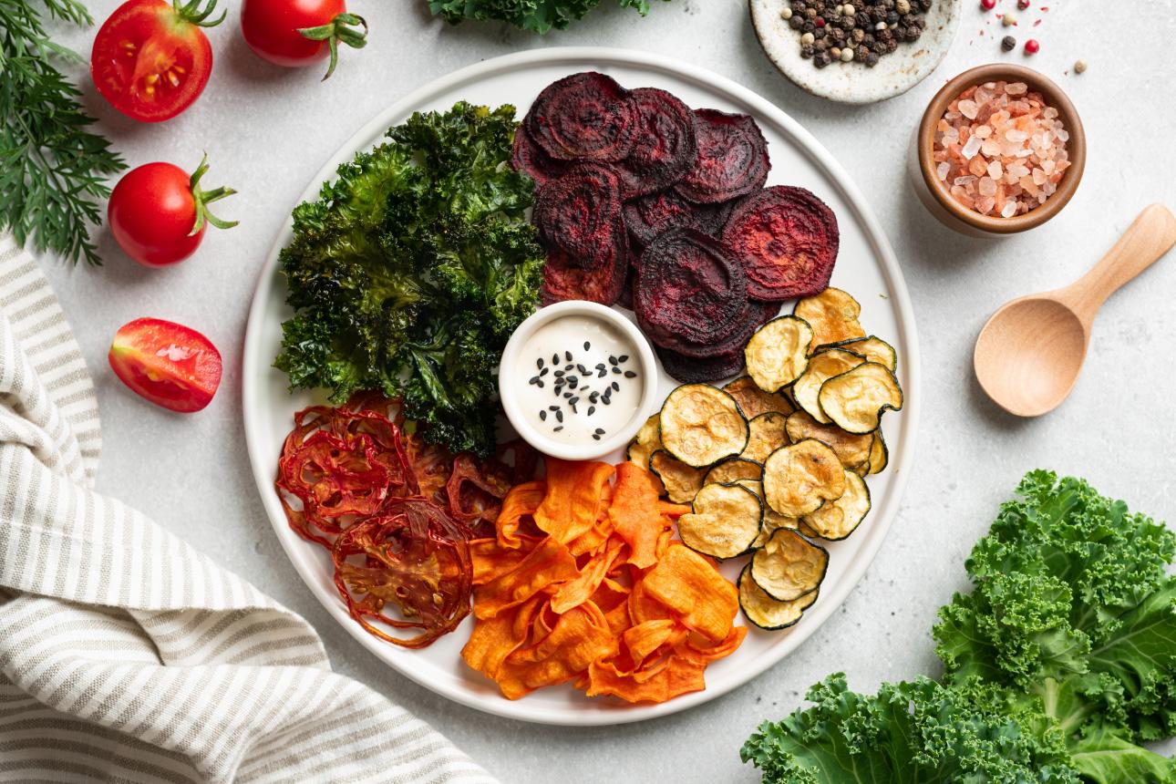 Τσιπς λαχανικών ψημένα στο air fryer / Φωτογραφία: Shutterstock