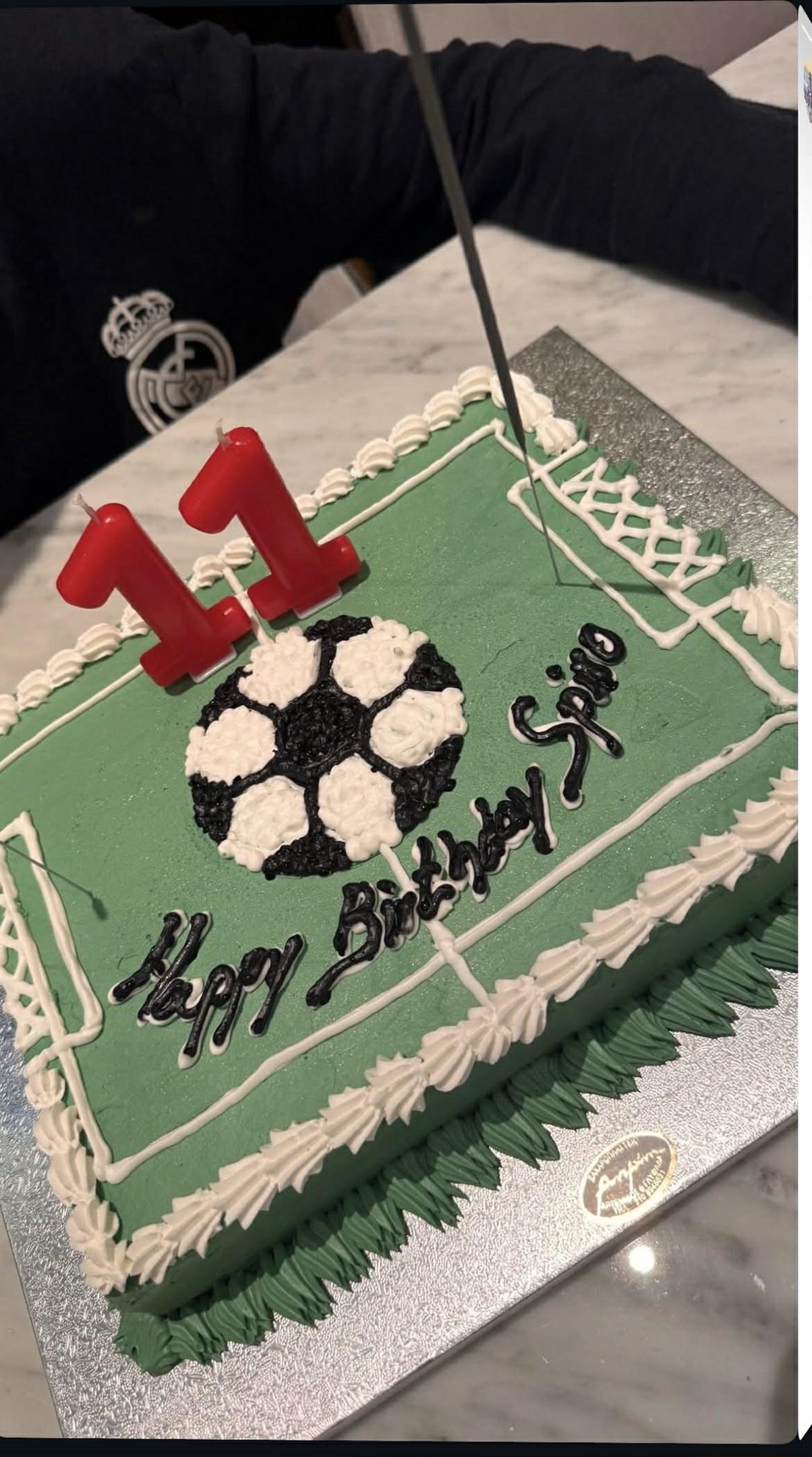 Η τούρτα γενεθλίων/ @mariettachrousala