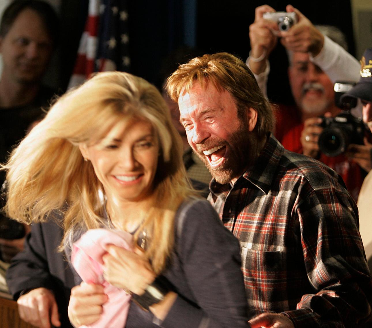 Τσακ Νόρις και Τζίνα Ο' Κέλι/Φωτογραφία: AP Photo 