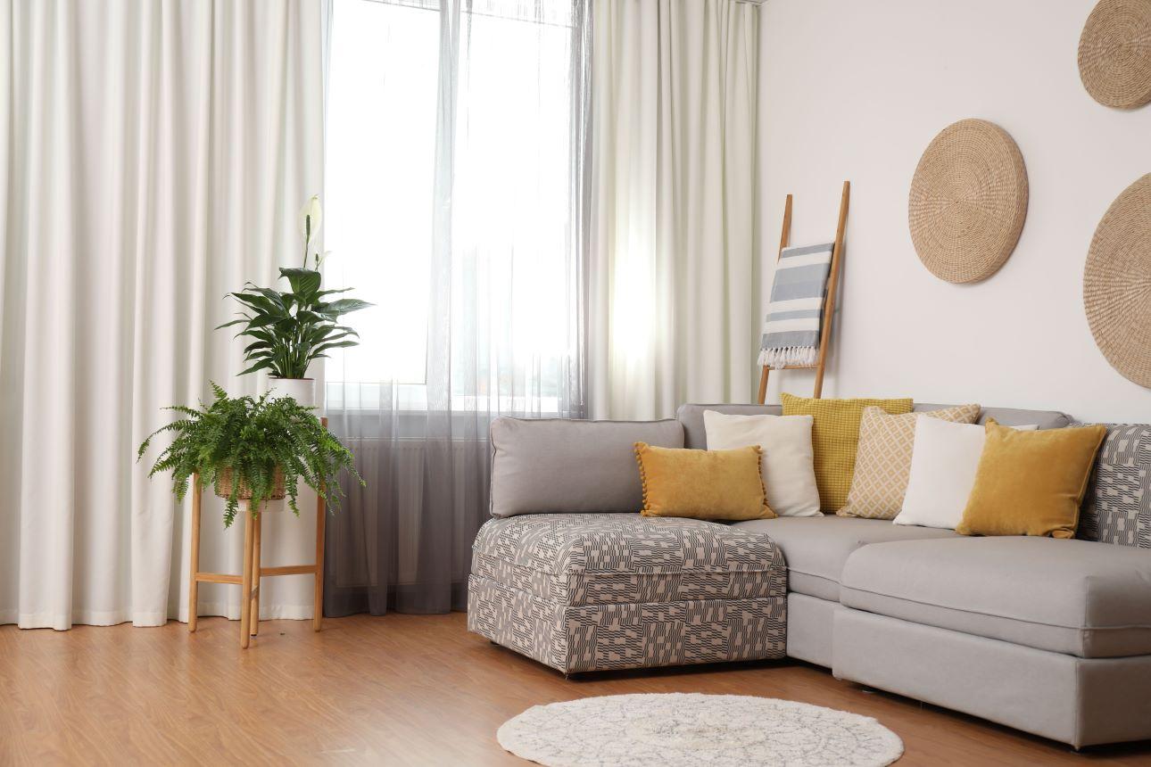 Το κόλπο για να έχουν άψογη εμφάνιση οι κουρτίνες σας/ Φωτογραφία: Shutterstock