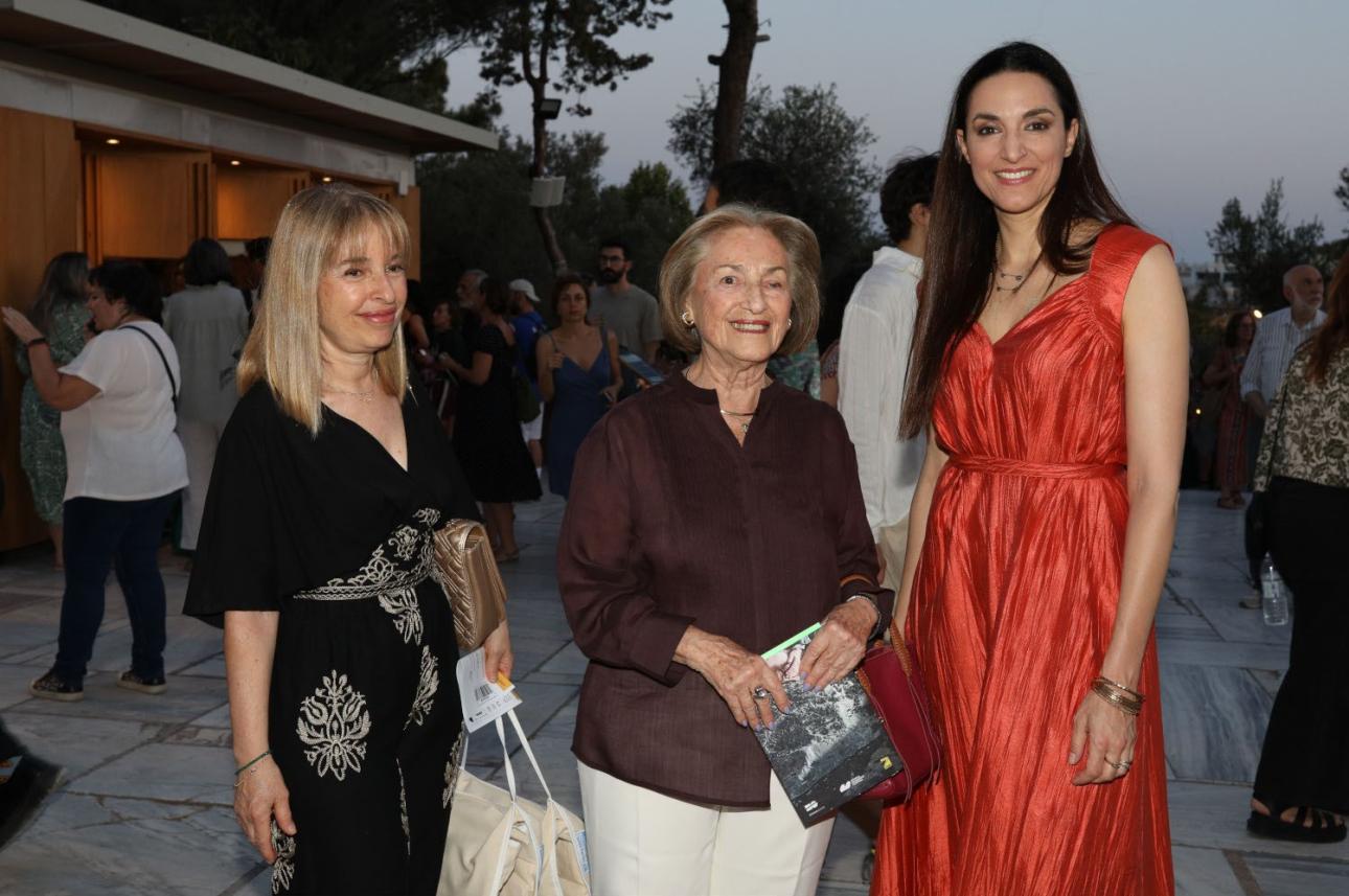 Φιόνα Σημίτη, Δάφνη Σημίτη, Κατερίνα Ευαγγελάτου/Φωτογραφία: NDP