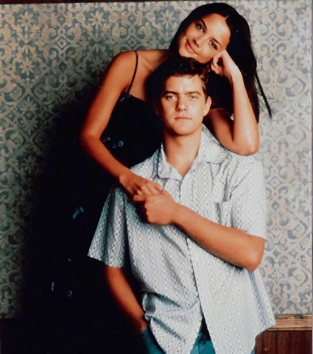 Η Κέιτι Χολμς με τον Τζόσουα Τζάκσον στο «Dawson's Creek», που προβλήθηκε από το 1998-2003/ Φωτογραφία: AP 