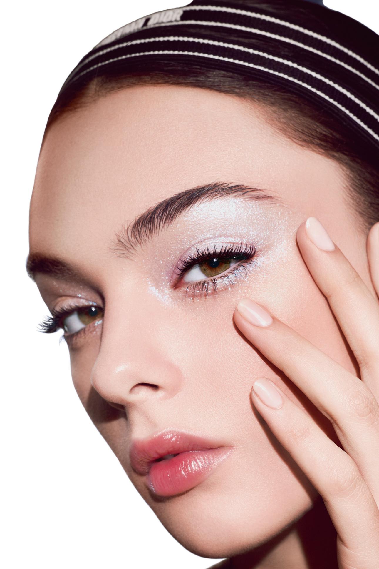  Ένα πιο τολμηρό και σύγχρονο beauty statement από τον Dior.