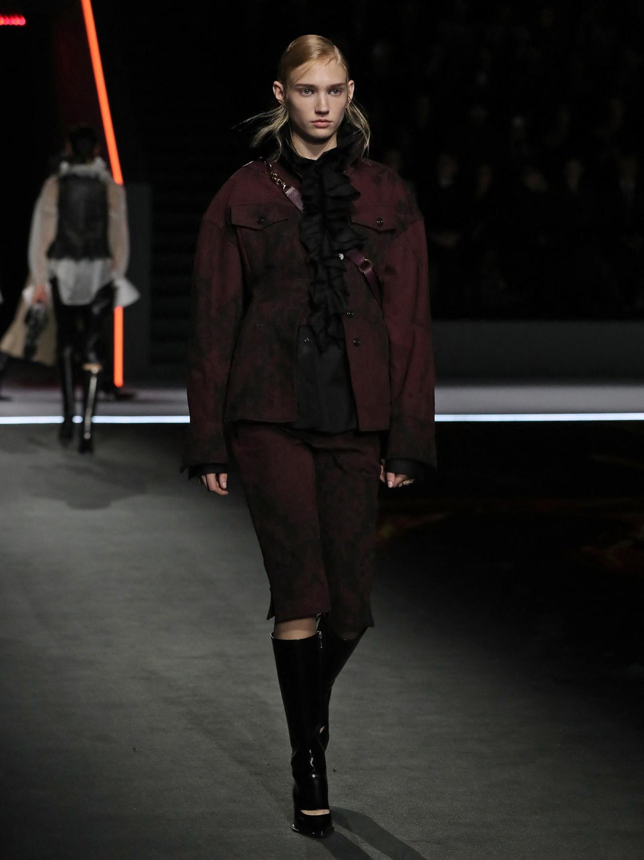 Casual σακάκι με βερμούδα για τον οίκο Dior/Φωτογραφία: Profimedia