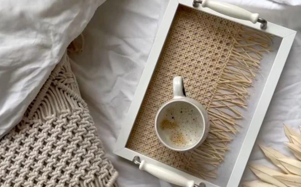 Η κορνίζα από το ΙΚΕΑ μπορεί να μετατραπεί σε στιλάτο δίσκο σερβιρίσματος/ Φωτογραφία: TikTok/ @menawox 