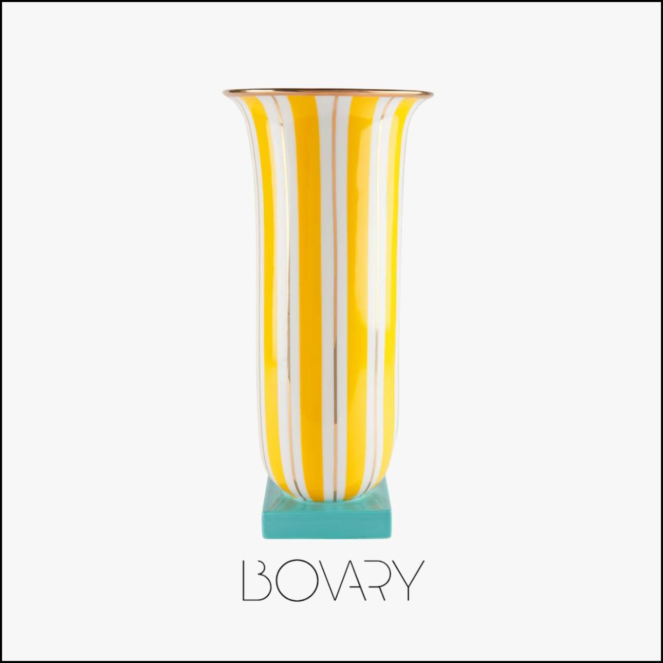 Βάζο από πορσελάνη, €415, Jonathan Adler, mytheresa.com