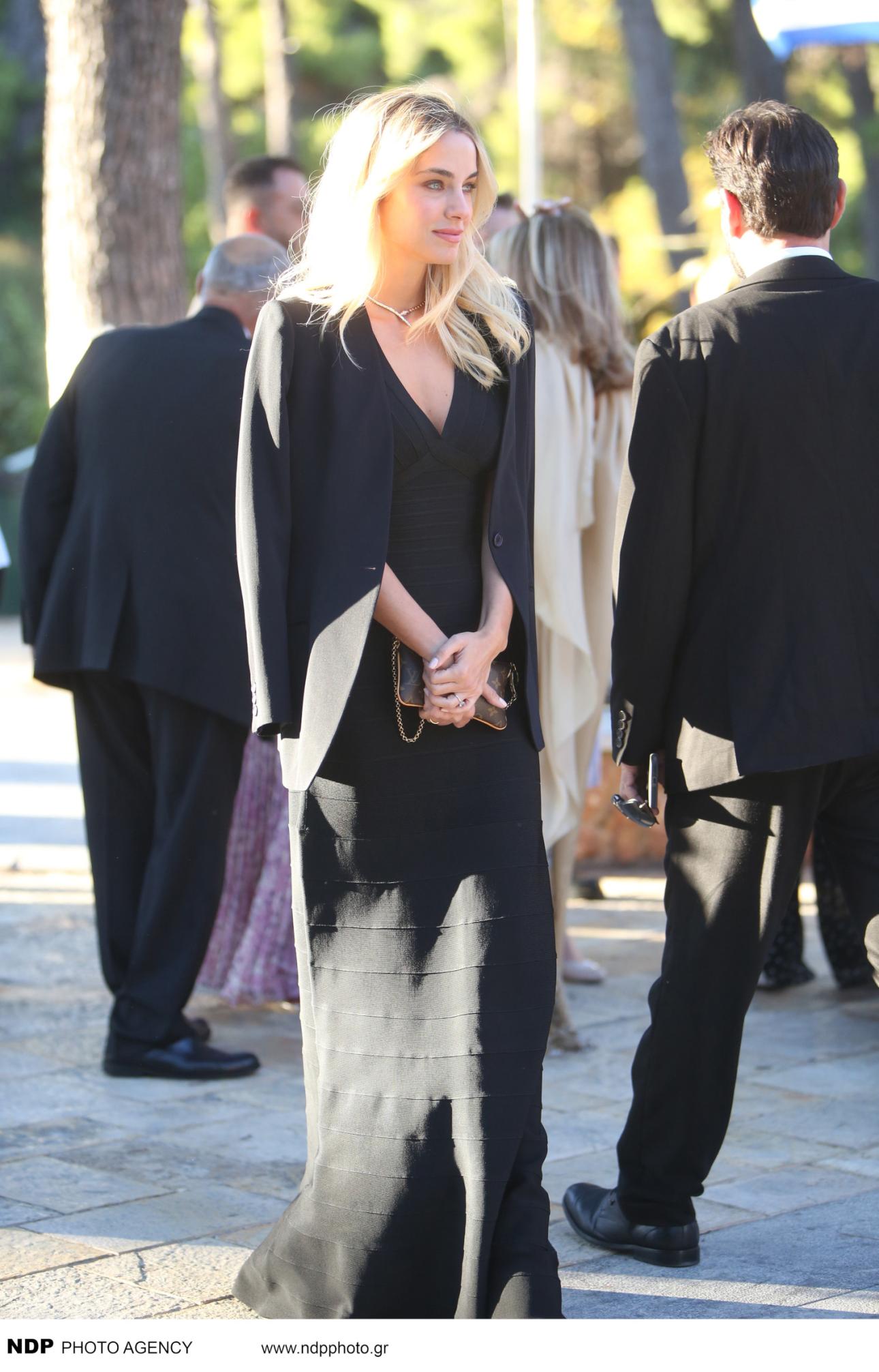 Η Δούκισσα Νομικού επέλεξε total black look.