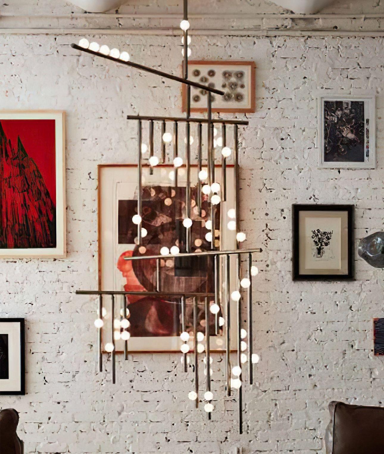 Ο πολυέλαιος που εμπνεύστηκε από το έργο του Πιετ Μοντριάν και μπορεί να φτάσει τις 79.000 ευρώ/ Φωτογραφία: Roomonline.com