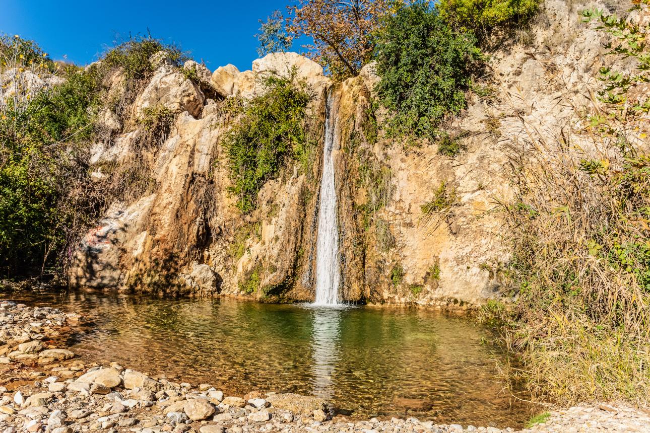 O καταρράκτης στο Ντράφι στην Πεντέλη/Φωτογραφία: Shutterstock 