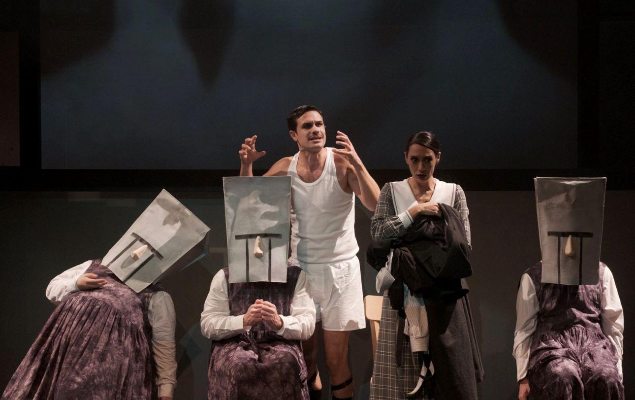 Εκείνος που έκλεψε τη μέρα και πλήρωσε τη νύχτα/﻿ Φωτογραφία: Πατροκλος Σκαφιδάς     