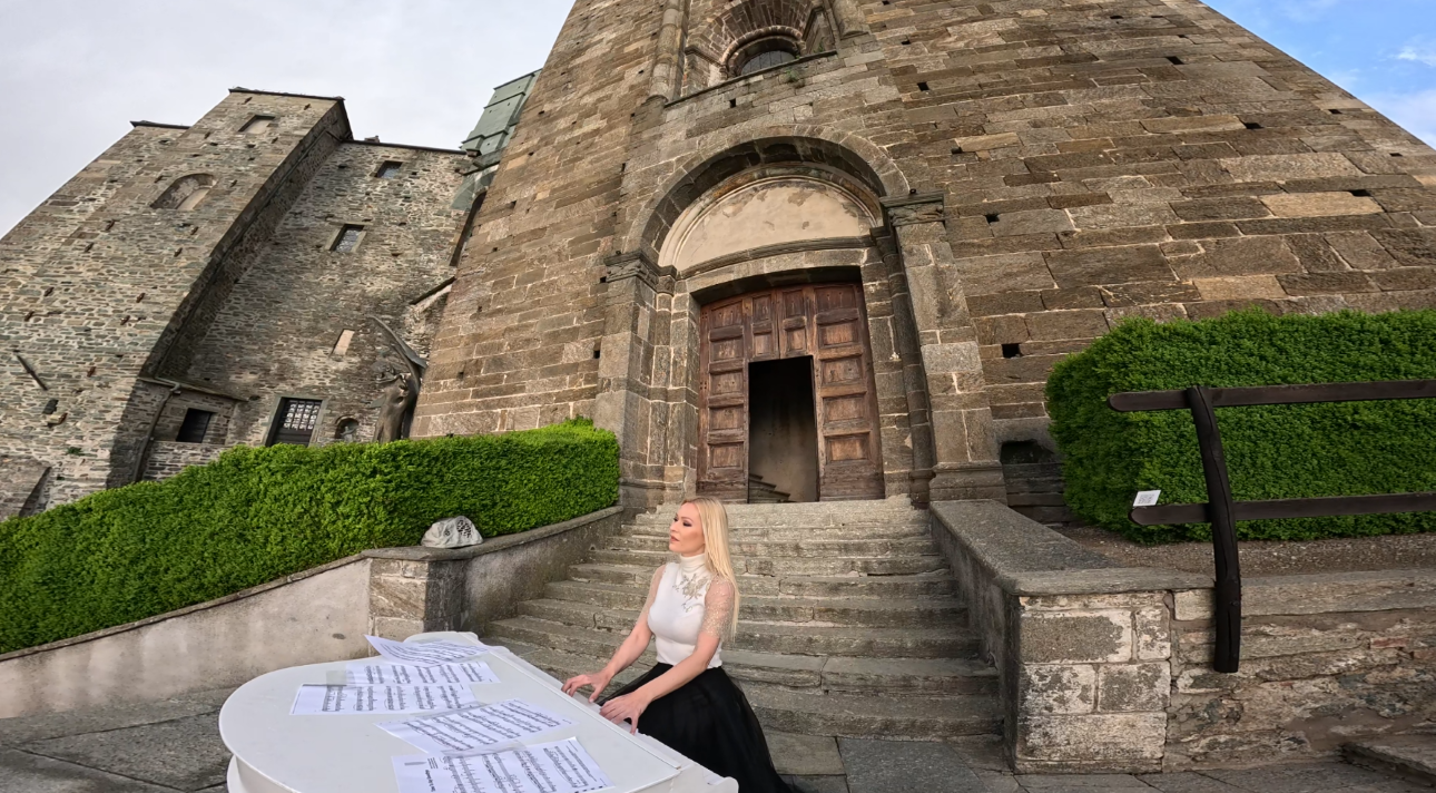 Η Έλενα Ξύδια στην Sacra di San Michele 