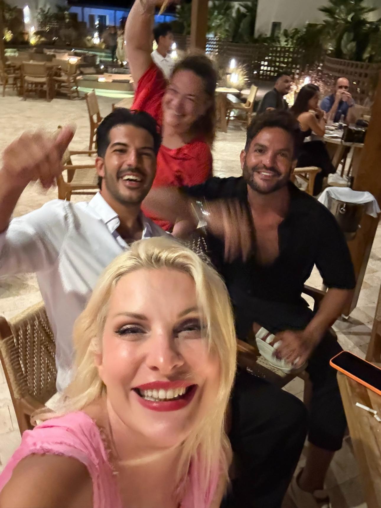 Η Ελένη Μενεγάκη παραβρέθηκε σε παραδοσιακό γλέντι στη Νάξο/ @elenimenegaki