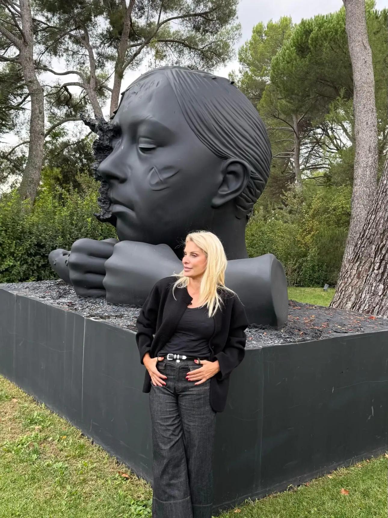 Ελένη Μενεγάκη/ @elenimenegaki