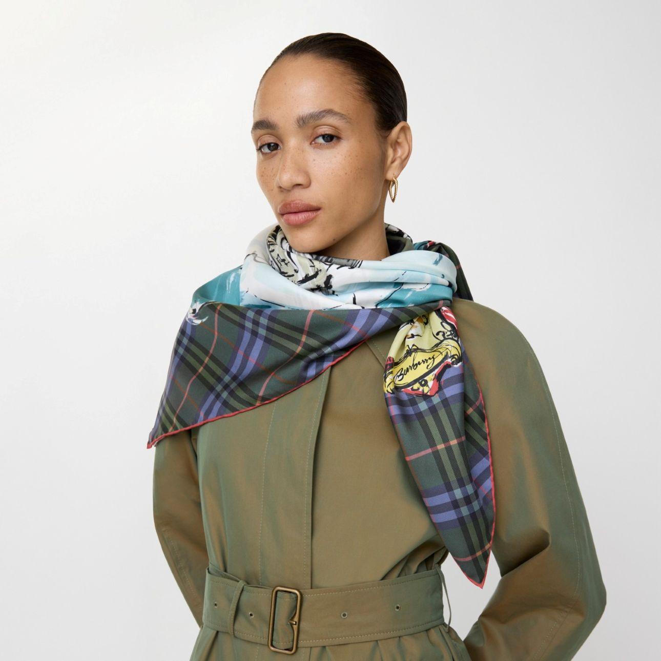 Mαντήλι Burberry, €450 / Φωτογραφία: Burberry